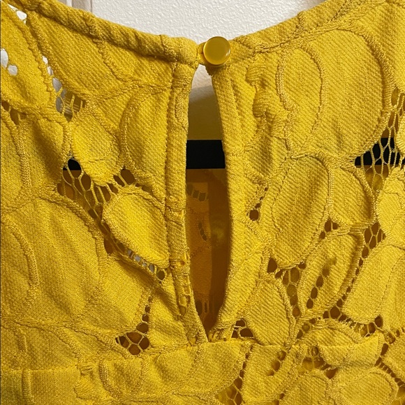 Monteau Los Angeles Sleeveless Golden Yellow Lace Overlay Blouse size M - Picture 6 of 8